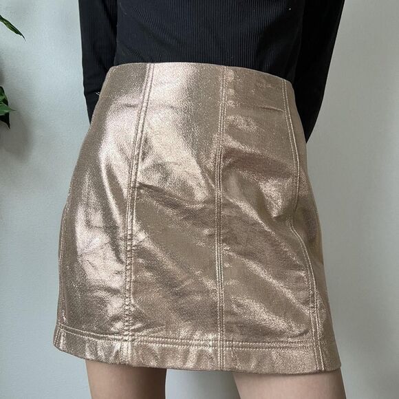 WILD FABLE TARGET ROSE GOLD MINI METALLIC SKIRT  Women’s Size 8 - Picture 2 of 5
